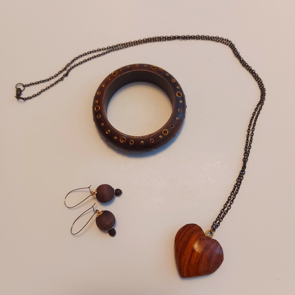 🦋3/$30 Wooden accessories set